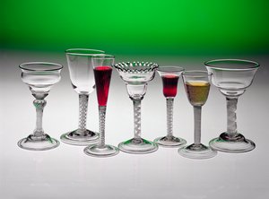 Collection de verres à vin avec tiges torsadées, milieu du XVIIIe siècle